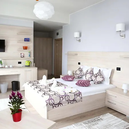 Kharisma Pensión 3*