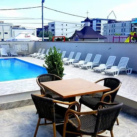 Pensión Kharisma 3*